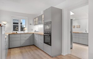 Refrigerador, horno, parrilla de estufa y lavavajillas 