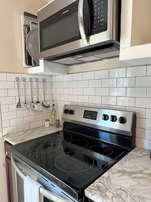 Private kitchen - Newly Renovated 3bed/2bath Pet Friendly Home on Goose Creek Island (Hobucken)