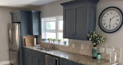 Lakefront 7 bed/3 bath home in Beautiful Bear Lake