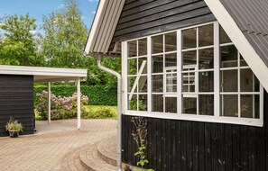 Property grounds - 2 bedroom gorgeous home in Tarm (Tarm)