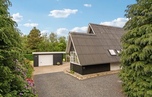 Exterior - 2 bedroom accommodation in Tarm (Tarm)