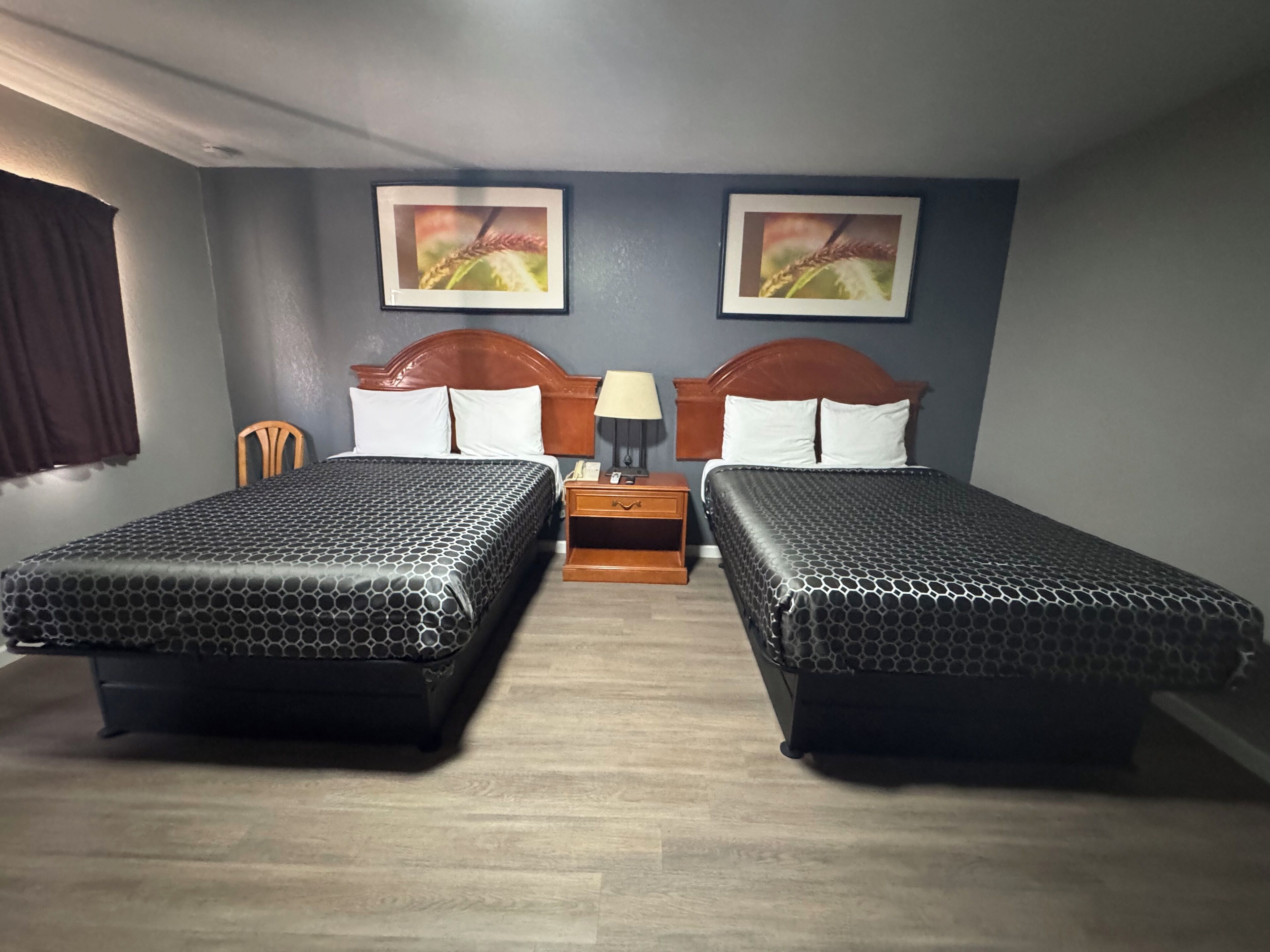 ダブルルーム | アイロン / アイロン台、WiFi (無料)、ベッドシーツ