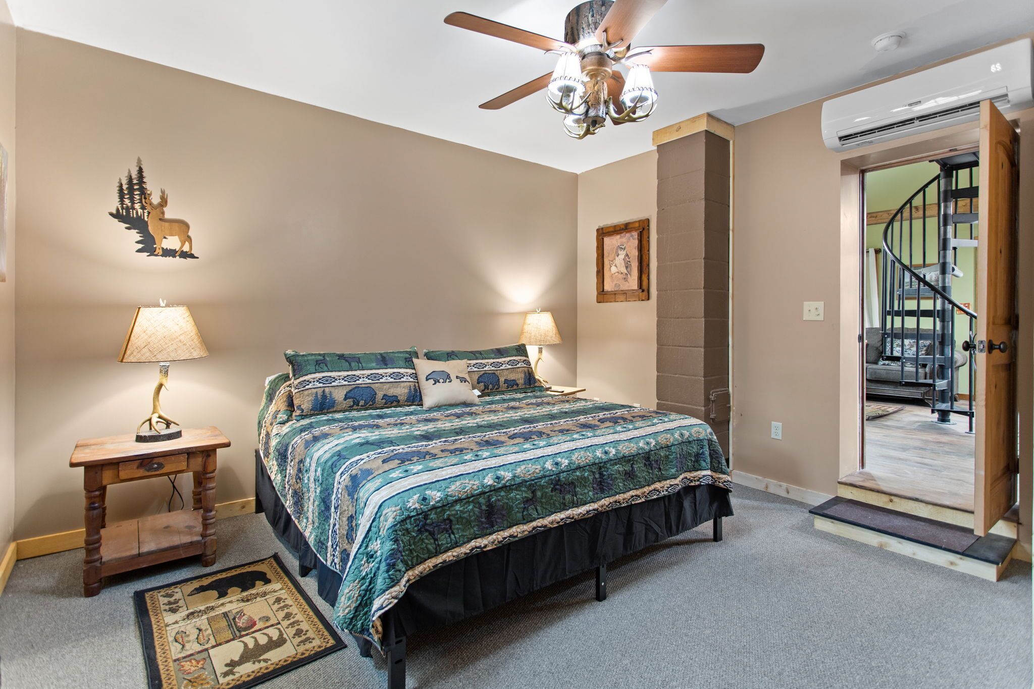 2 室のベッドルーム、WiFi (無料)、ベッドシーツ