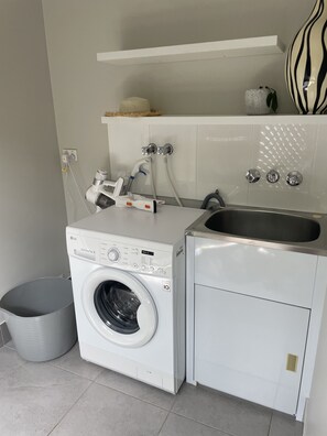 Interior - Walk to Mount Ngungun in Glasshouse Mountains (Glass House Mountains)