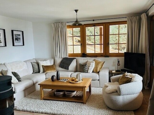 Outside: apartment on the ground floor of a chalet, for 4 people, terrace with garden furniture, acc