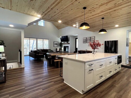 Whiskey Ridge Cabins- Hocking Hills Luxury Cabin