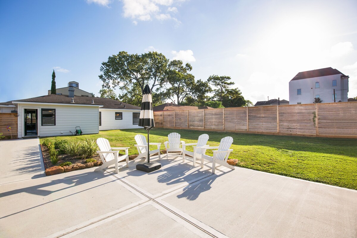 Photo 5 of Family and pet friendly stylish home in excellent Heights location.