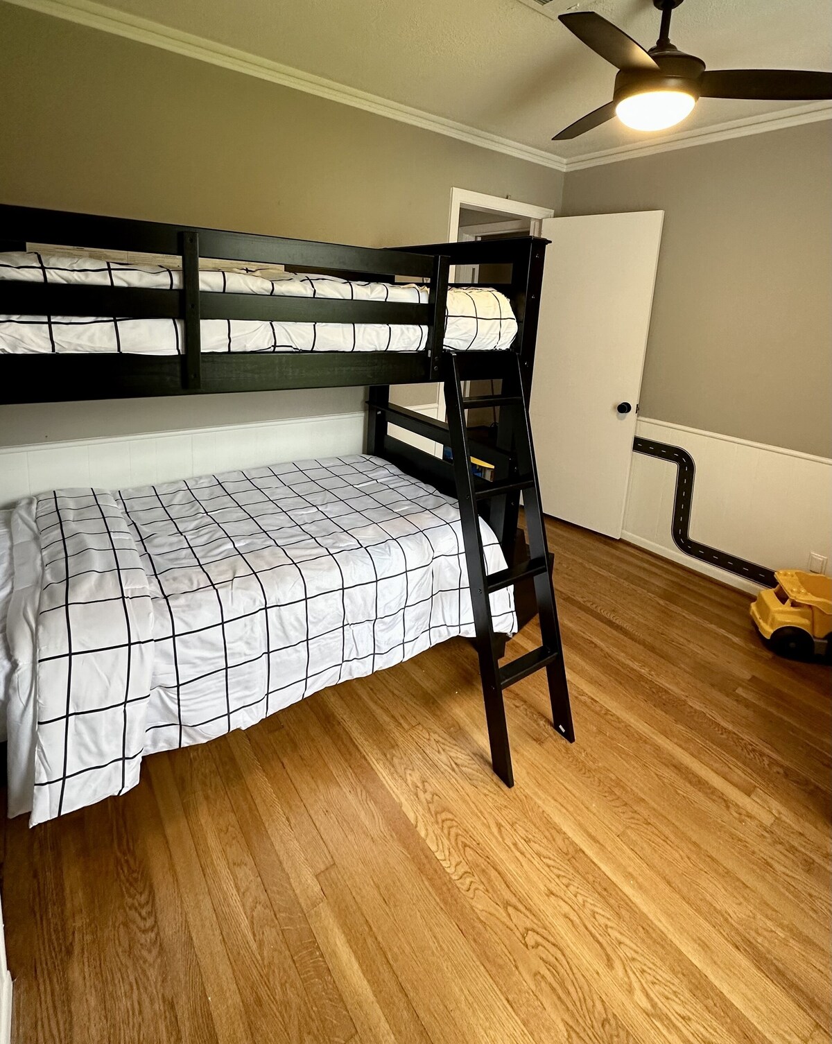 Photo 20 of Family and pet friendly stylish home in excellent Heights location.