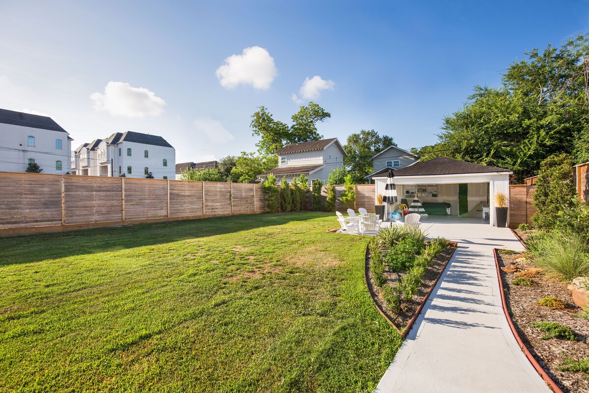 Photo 4 of Family and pet friendly stylish home in excellent Heights location.