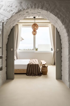 2 bedrooms, in-room safe, iron/ironing board, free WiFi - Cavos Paros Boho Rooftop Apt: Sea Views, Yoga Deck (Paros)