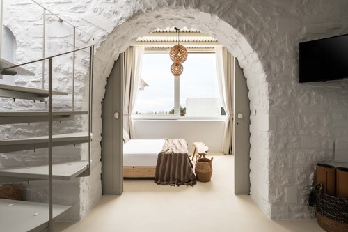 Cavos Paros Boho Rooftop Apt: Sea Views, Yoga Deck