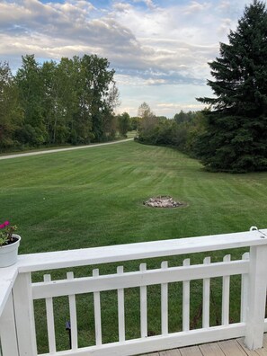 Property grounds - Cute Home on many acres with access to East Stylus Lake and ponds (Hale)