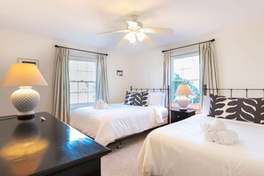 3 habitaciones, tabla de planchar con plancha, wifi y ropa de cama 