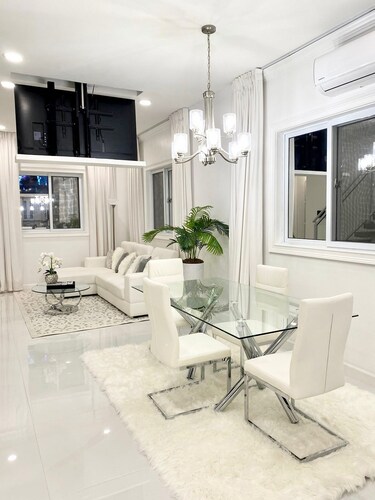 Stunning Ocean view home with luxury amenities!