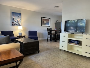 Smart TV - ❤️❤️RIVERSIDE RETREAT RIVERWALK, PETS OK WITH FEE 🐕🐈 FISH ACROSS STRET🎣🐠 (Port Richey)