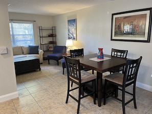 Dining - ❤️❤️RIVERSIDE RETREAT RIVERWALK, PETS OK WITH FEE 🐕🐈 FISH ACROSS STRET🎣🐠 (Port Richey)