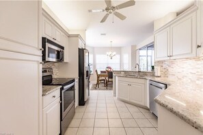 Private kitchen - Naples condo charm - 7340 Glenmoor Dr #205 (Estero)