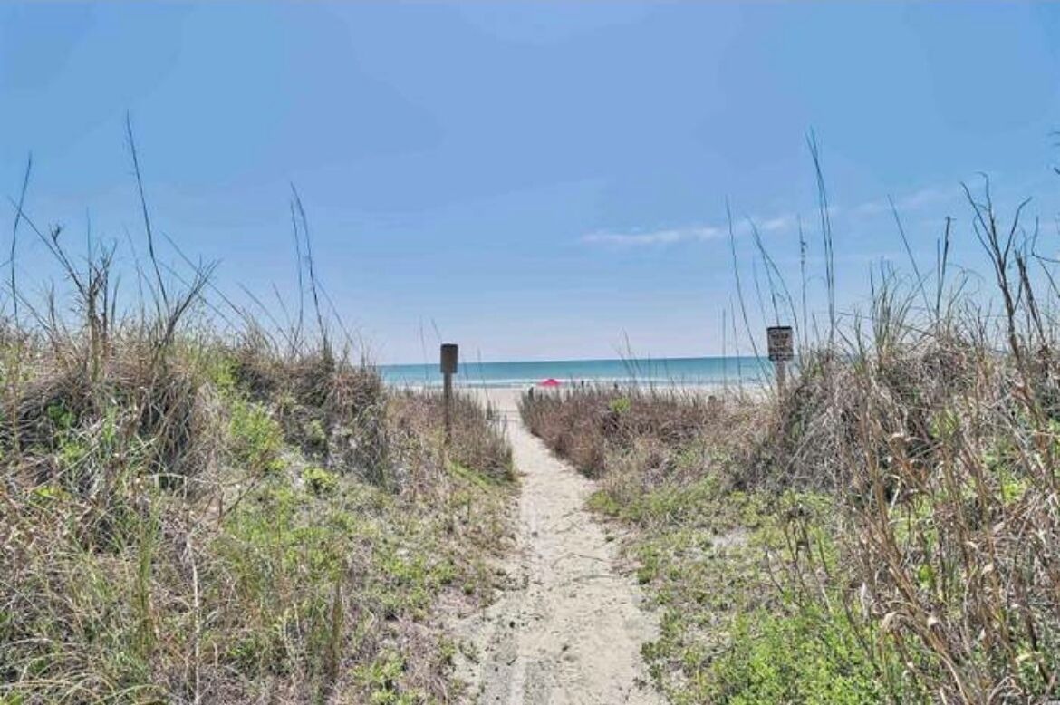 Na praia, espreguiçadeiras 