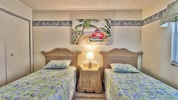 2 chambres, coffres-forts dans les chambres, bureau