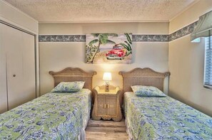 2 bedrooms, in-room safe, desk, iron/ironing board