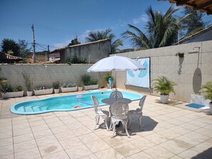 Outdoor pool - Holiday home with pool in Costa Azul - Rio das Ostras  (Rio das Ostras)