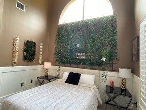 Luxury Villa | 5 bedrooms, premium bedding, down comforters, memory foam beds - TUSCAN VILLA (Houston)