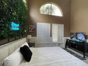 Luxury Villa | 5 bedrooms, premium bedding, down comforters, memory foam beds - TUSCAN VILLA (Houston)