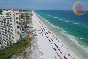 Sun loungers - "Bay Watch" - AWESOME Condo with a water view and golf cart! (Miramar Beach)
