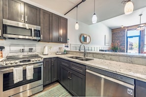 Refrigerador, microondas, horno, placa de cocina