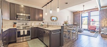 Ground Floor Getaway- Year round indoor/outdoor pool close to town and beach!