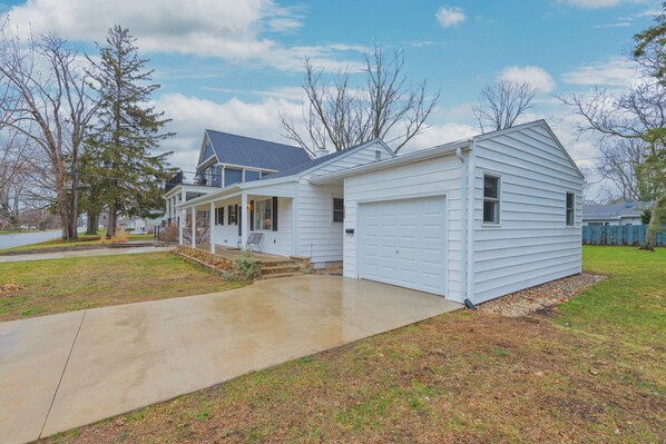 A single-story house with a garage, a covered porch, and a driveway. - Shady Nook- Lake Michigan - Pet Friendly (South Haven)