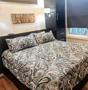 1 bedroom, iron/ironing board, WiFi, bed sheets - River's Edge on the Water in Bryson City (Bryson City)