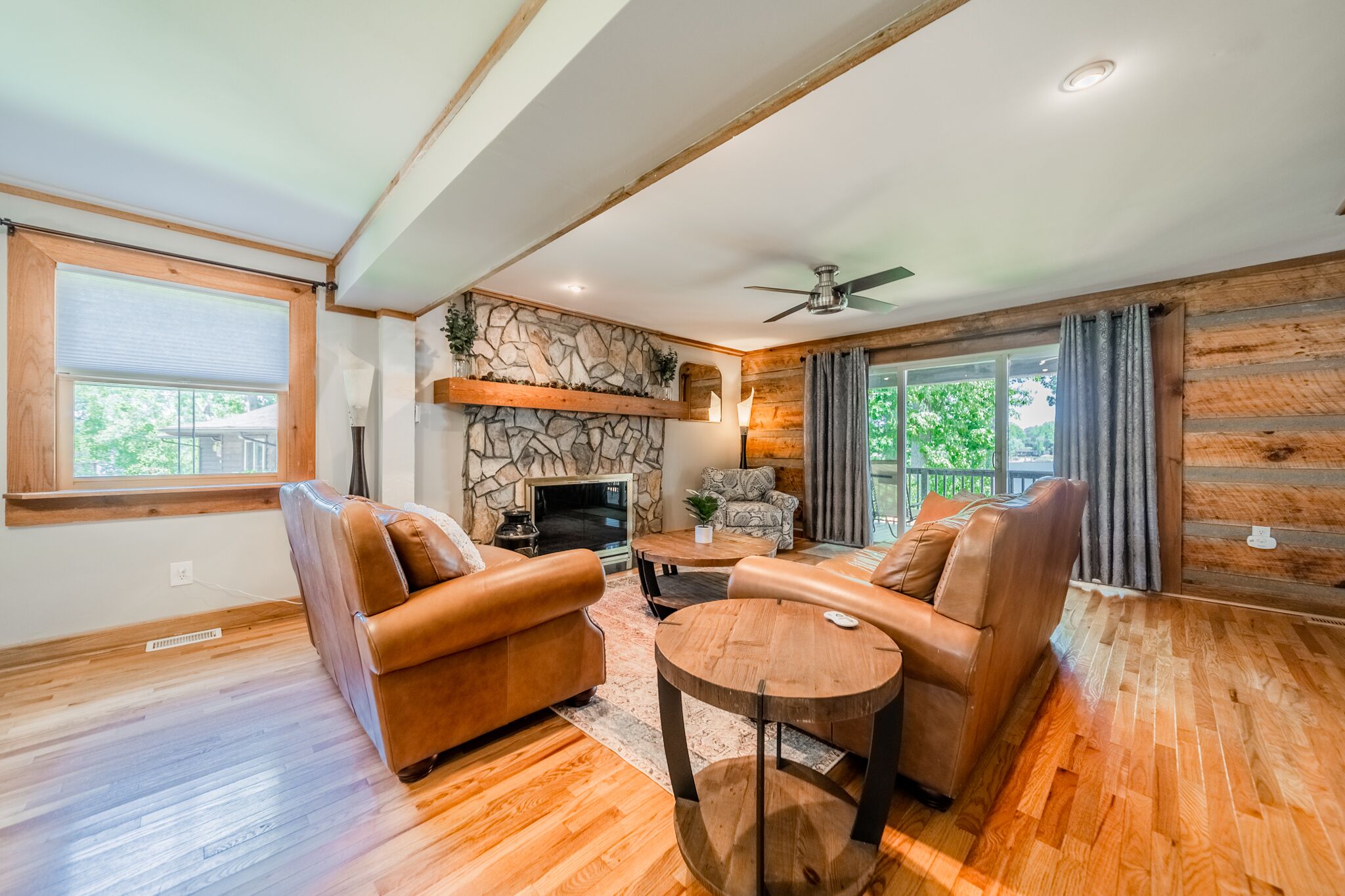 Téléviseur connecté, table de baby-foot