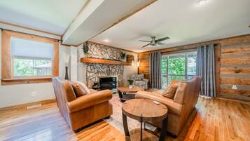 Téléviseur connecté, table de baby-foot