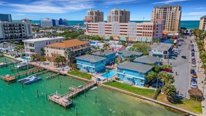 A coastal hotel area with a marina, multiple buildings, and a view of the ocean. - 🌴 Bayview Beauty @ Coral Resort | Waterfront • Pool • Dock • Walk to Beach ➠ CR B5 (Clearwater Beach)