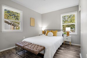 5 Schlafzimmer, Schreibtisch, Bügeleisen/Bügelbrett, kostenloses WLAN