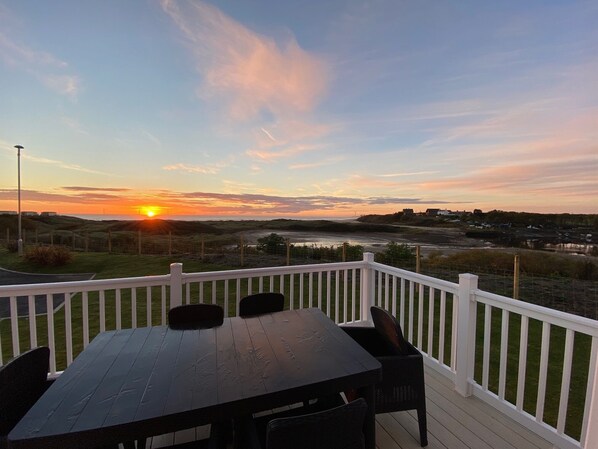 Outdoor dining - Lodge with a Sea View and Private Parking, Full Bathroom and En Suite (Ashington)