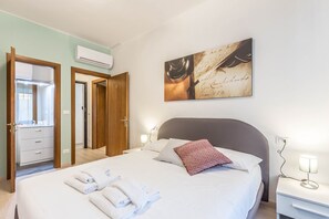 2 bedrooms, bed sheets