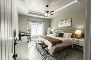 3 habitaciones, escritorio, tabla de planchar con plancha y wifi gratis