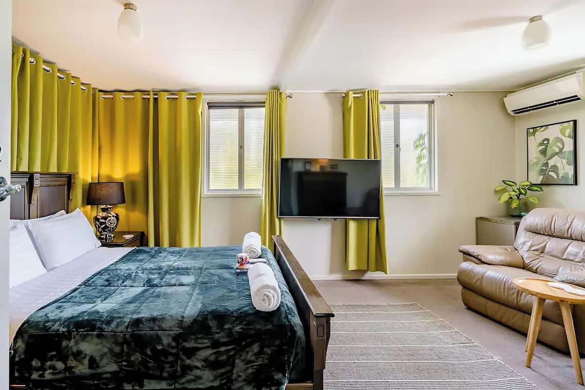 Minibar, soundproofing, iron/ironing board, free WiFi
