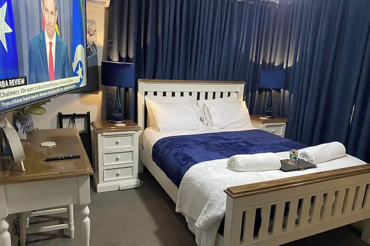 Minibar, soundproofing, iron/ironing board, free WiFi