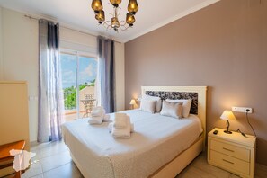 3 室のベッドルーム、アイロン / アイロン台、WiFi (無料)、ベッドシーツ