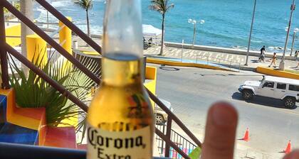 LOFT A , a pasos malecón, playa , Estadio de baseball , Acuario y zona dorada.