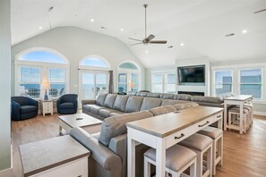 TV, lettore DVD, impianto stereo