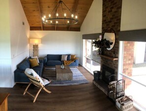 Smart TV, fireplace, stereo