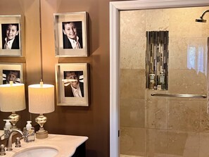 Shower, hair dryer, towels, soap - Enjoy a Poolside Luxury Condo and dock, & only a 3 min walk to Vanderbilt Beach. (Naples)