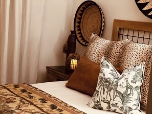 3 bedrooms, iron/ironing board, travel crib, free WiFi - Enjoy a Poolside Luxury Condo and dock, & only a 3 min walk to Vanderbilt Beach. (Naples)