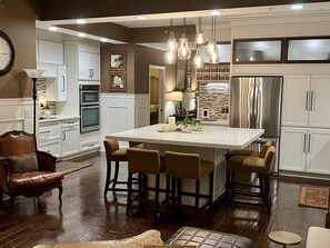 Fridge, microwave, oven, stovetop - Enjoy a Poolside Luxury Condo and dock, & only a 3 min walk to Vanderbilt Beach. (Naples)