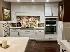 Fridge, microwave, oven, stovetop - Enjoy a Poolside Luxury Condo and dock, & only a 3 min walk to Vanderbilt Beach. (Naples)