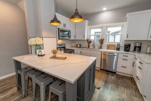 Unclassified image, 4 of 80, button